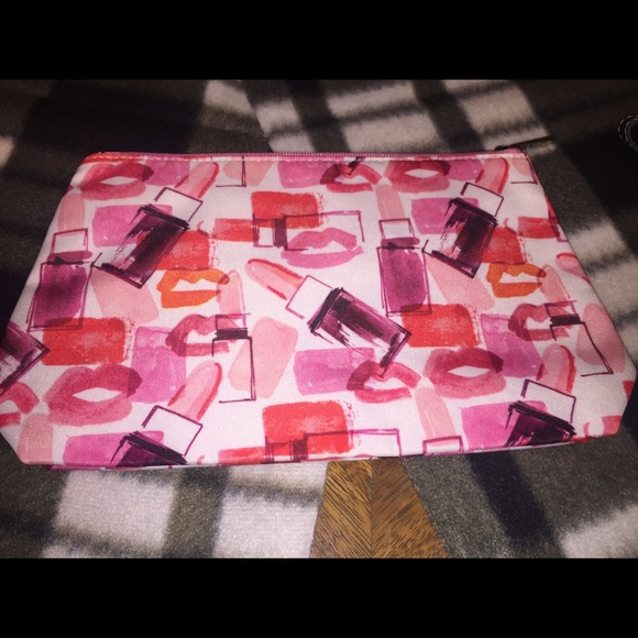 Clinique’s Pink Lipstick Blot & Blotch Makeup Bag - Picture 2 of 4